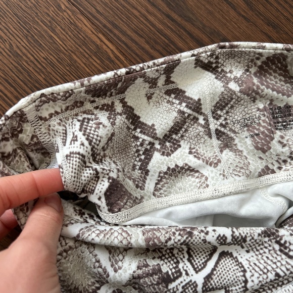 Victoria Secret’s leggings 7/8 - Picture 7 of 7
